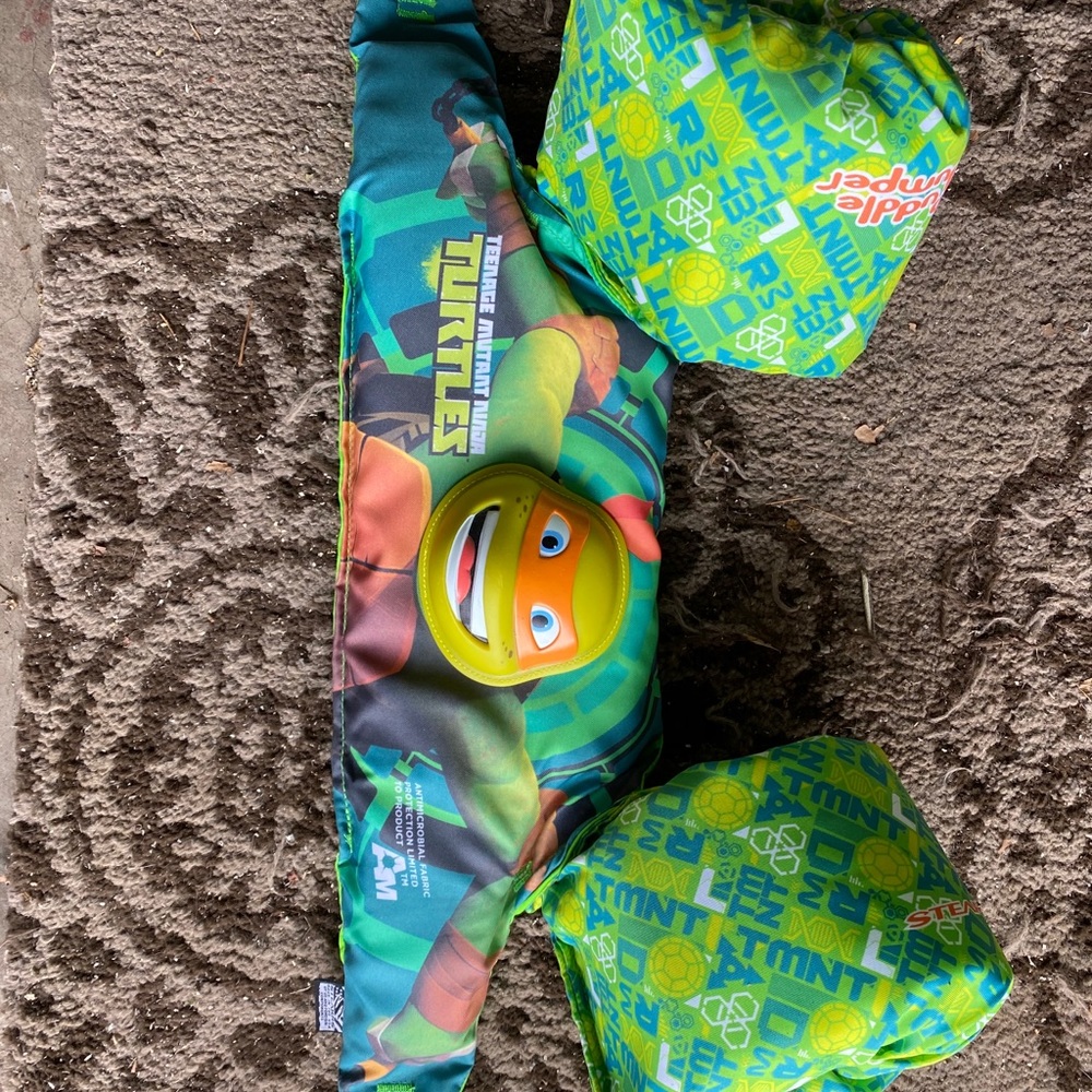 Life jackets - Picture 5 of 5